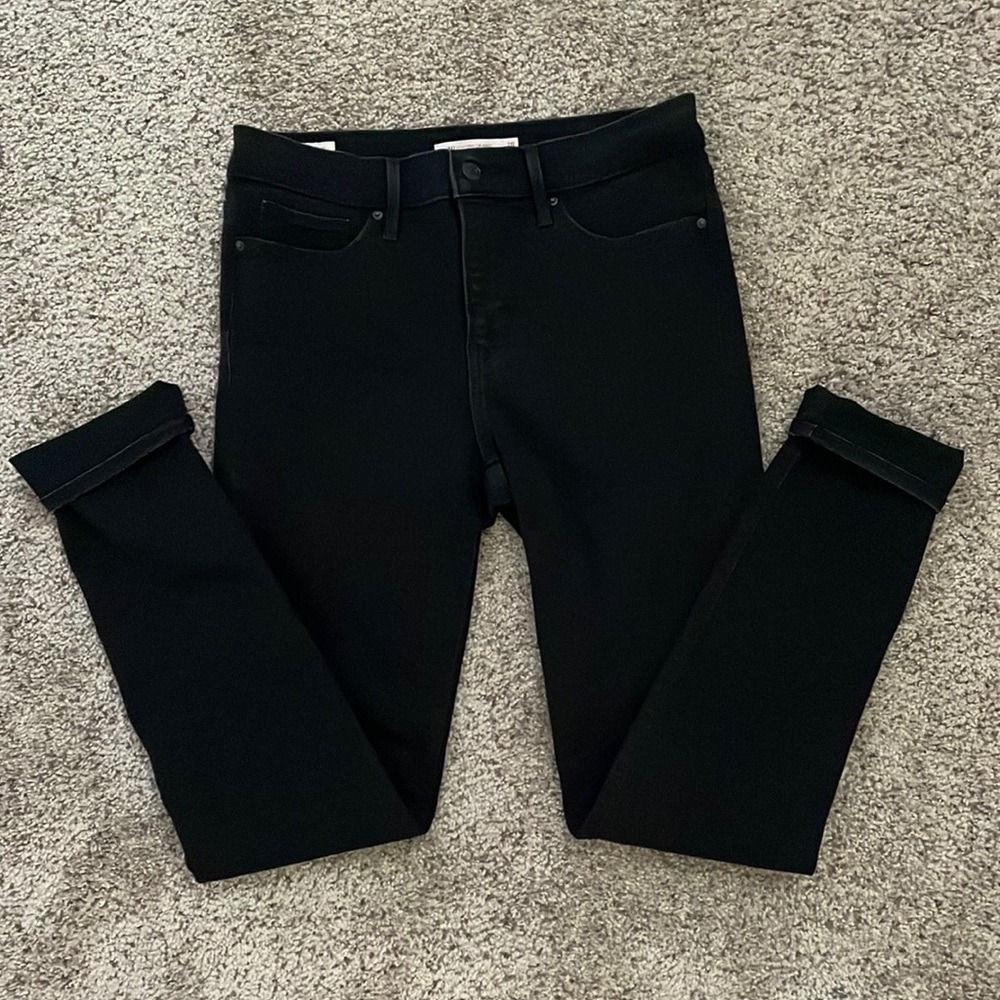 311 Black Levi’s size 28